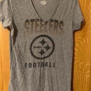 Steelers football V-neck tshirt